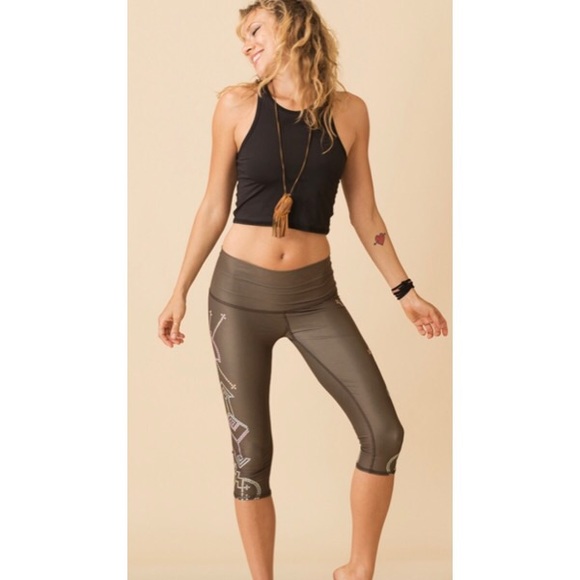 NWT Teeki Goddess Capri leggings seven crowns XS - Picture 2 of 8
